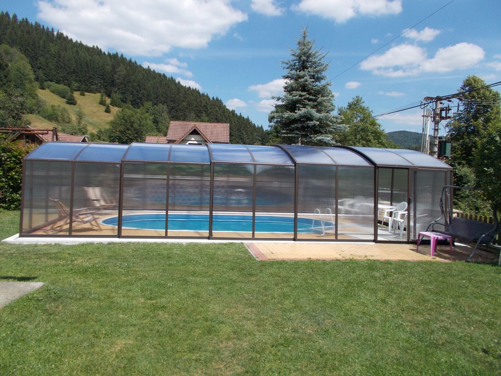 Zastřešený bazén na chatě Vranečka na Valašsku